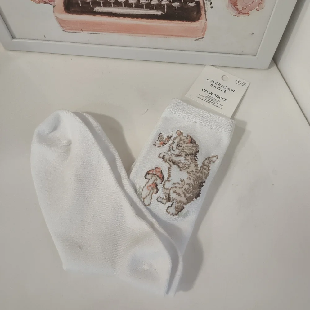 NWT American Eagle Outfitters Crew Socks White w/ Cat and Mushroom Design, OS - Picture 3 of 7